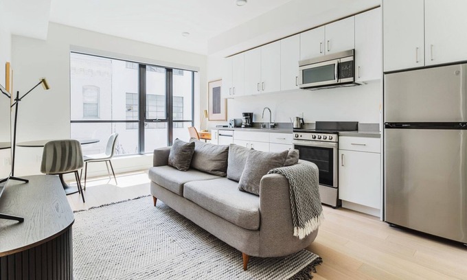 Cathedral Hill Apartamento | Luxe Nob Hill 1BR w/ Pet Area & Rooftop, nr Hospital, by Blueground