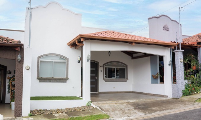 Heredia Casa | Luxe Oasis w/ Pool/2BR/Parking & Sports Courts