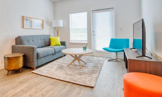Gainesville Apartamento | Luxe One Bedroom Apartment with Balcony