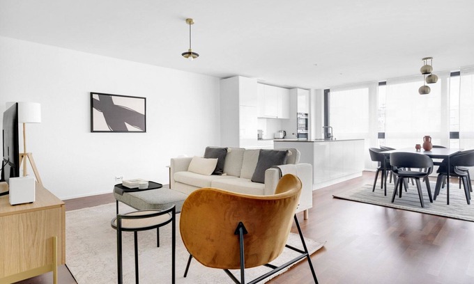 Glattbrugg Apartamento | Luxe Opfikon 4.5 Room w/ Storage & W/D, 2 mins to Market, by Blueground