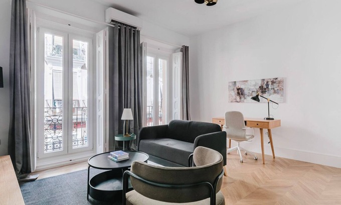 Barrio de La Latina Apartamento | Luxe Palacio 2BR w/ Balcony & A/C, nr Bars & Dining, by Blueground