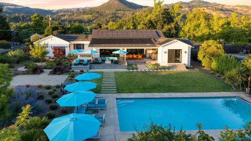 Kenwood Casa | Luxe Pool Spa Fire Pit Game Room Piano Sonoma Pool Retreat by AvantStay