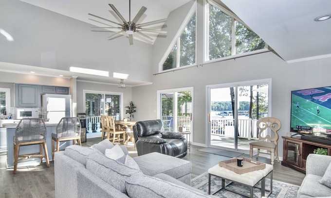 Terrell Casa | Luxe Private Waterfront Getaway on Lake Norman!