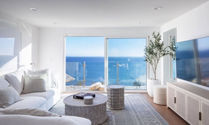 Malibu Casa | Luxe Retreat | Mins to Santa Monica + Palisades | Pet-Friendly