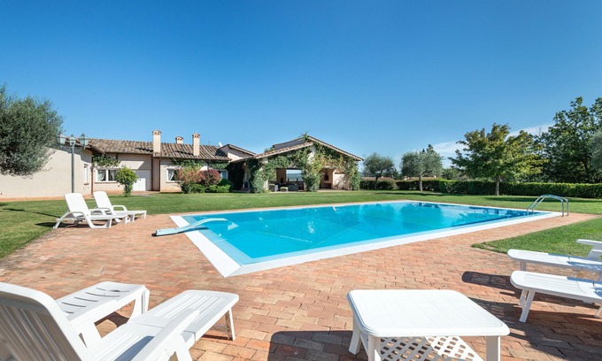 Campagnano di Roma Villa | Luxe Roman Villa a 25 minutos de Roma | PISCINA, CANCHA DE TENIS, FUTBOL