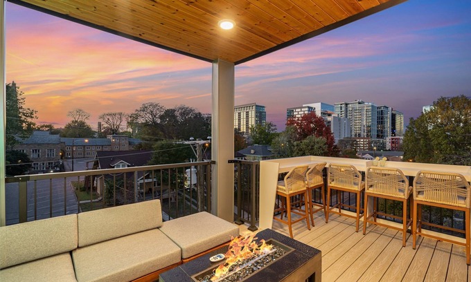 Music Row Casa | LUXE-Rooftop Echo-Private Deck-4 Mins Broadway