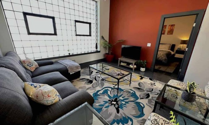 Roanoke Apartamento | Luxe rooftop retreat in downtown core