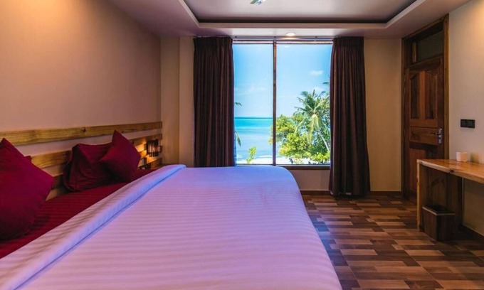 Dhangethi Cama Y Desayuno | Luxe Seaview - Beachfront villa in Dhangethi (bnb)