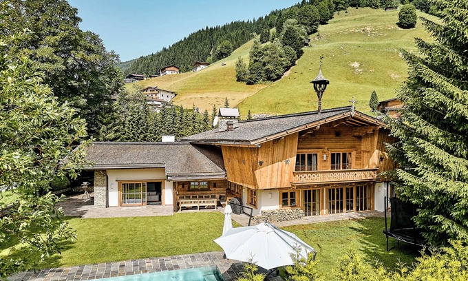 Jochberg Chalet De Esquí | Luxe Ski Chalet - Private Pool, Sauna, Home Theater, Game Room, Panoramic Views