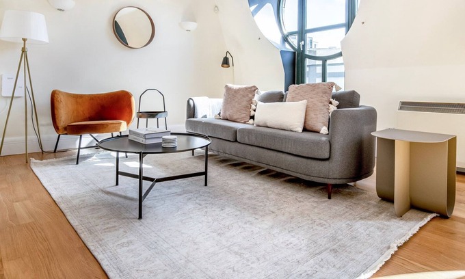 Bishop's Apartamento | Luxe South Bank Triplex 2BR w/ Balcony, near London Eye, by Blueground