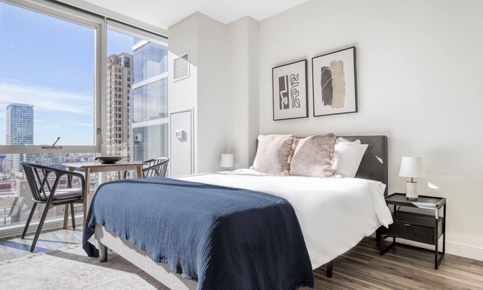 South Loop Apartamento | Luxe South Loop Studio w/ Lounge, Pool & Gym nr Grant Park, by Blueground