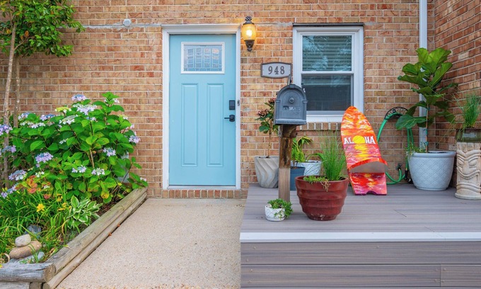 Northeast Virginia Beach Casa | Luxe Stay @ 948 Coastal Retreat 1 mile to Oceanfront / 0.5 to Convention Center