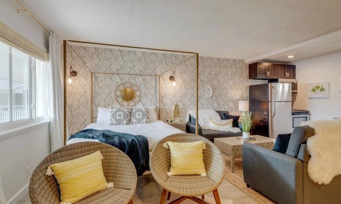 Melrose Condominio | Luxe Studio in Music City near Downtown, Walkable to Great Restaurants & More!