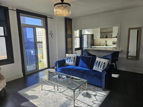 East Village Apartamento | Luxe Suite Convention Center Partial Ocean View with Free Parking