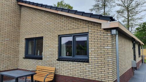 Dirkshorn Casa | Luxe vakantiebungalow met omheinde tuin voor hond en kinderen