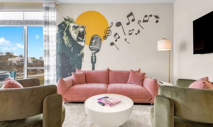 Eighth Avenue Apartamento | Luxe Vista Gulch 2BR Pool Gym King Bed