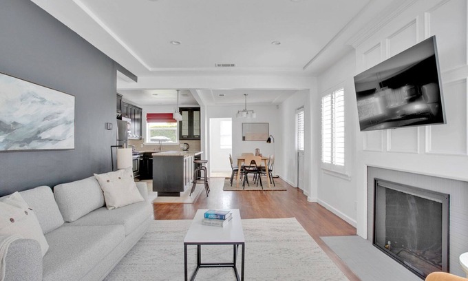 Westchester Casa | Luxe Westchester 4BR w/ Backyard & W/D, near Shops & Bars, by Blueground