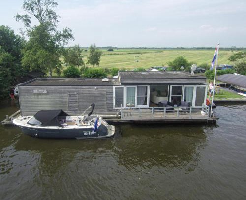 De Veenhoop Casa | Luxe woonboot unieke locatie Friesland Âlde Feanen