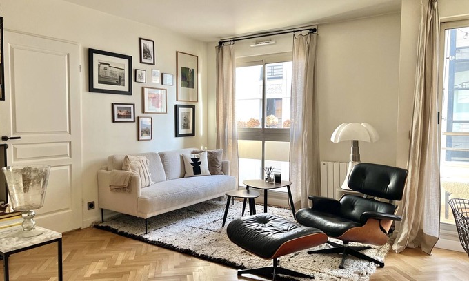 Levallois-Perret Apartamento | LuxeLevallois: Stylish & Comfortable Home with a Balcony in Great Location