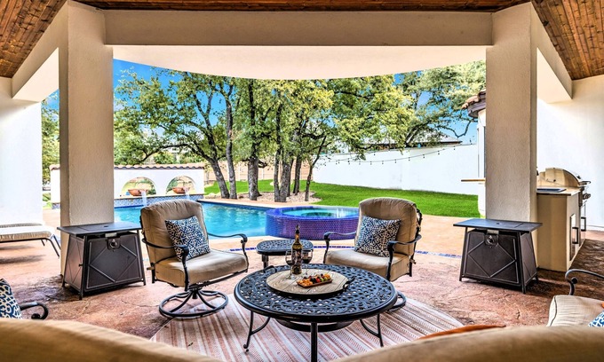 Cedar Park Casa | LuxGroupFallRetreat | Pool w/Spa | SportCourt | GameRM | Bar | Theater |BBQ