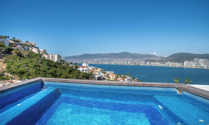 Playa Guitarron Casa | LUXO Villa Acapulco Zona Brisas Guitarrón