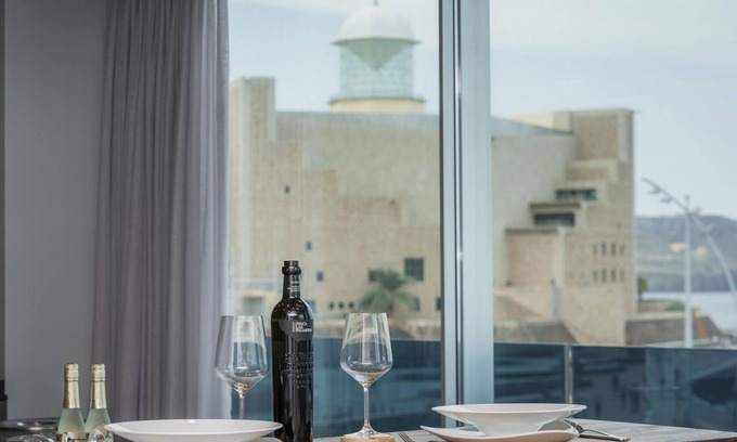 Las Palmas de Gran Canaria Apartamento | Luxury Suite Facing Las Canteras Beach