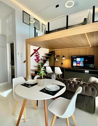 Hugo Lange Apartamento | Luxuoso Loft com Garagem, Ar cond. Jacuzzi e Wifi