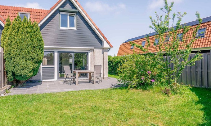 Den Burg Casa | Luxuriöses Ferienhaus für 2 Personen am Waldrand. Mit Garten,parkplatz und Sauna