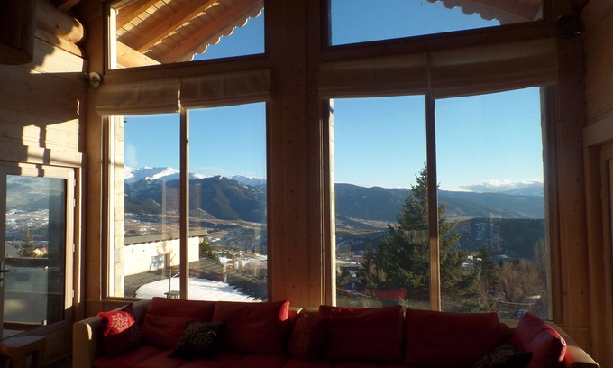 Font-Romeu-Odeillo-Via Chalet De Esquí | Lujoso chalet de troncos en el centro de la ciudad con vista panorámica al sur
