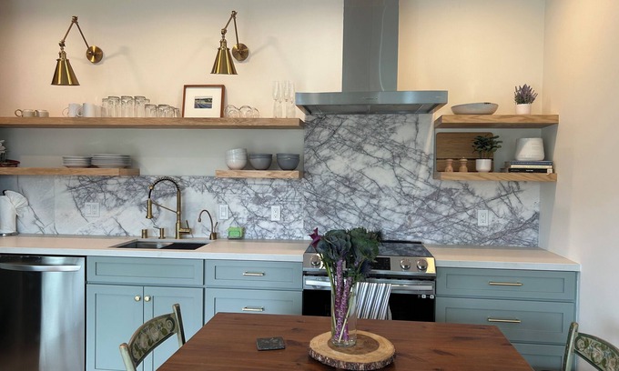 Fairfax Apartamento | Luxurious, 1-bedroom guest unit with incredible views