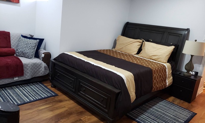 Brampton Apartamento | Luxurious 1BR+1BA Apt., Modern, Bright, w. parking