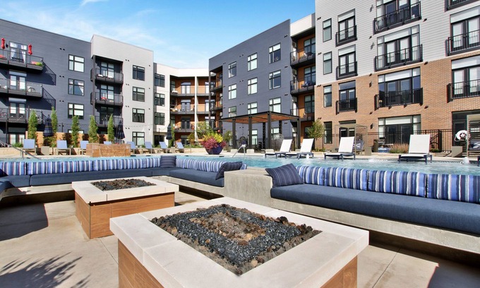 Wichita Apartamento | Luxurious 1BR APT in DT with Infinite-Edge Pool, Sauna & Golf Simulator