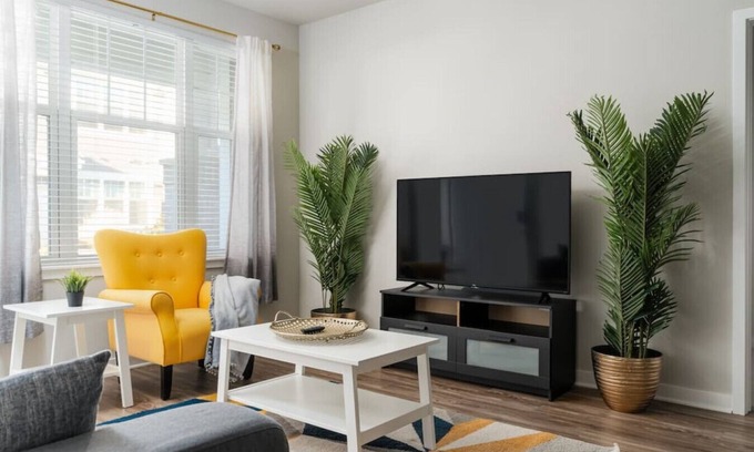 Plato Center Apartamento | Luxurious 2 BD/2BA -WFH Equipped