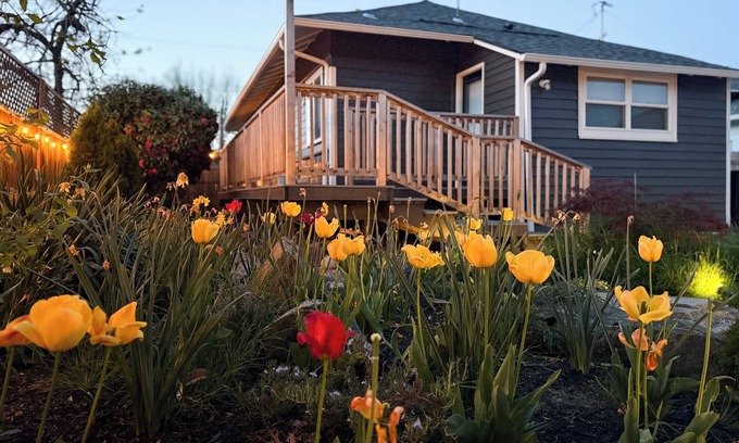 Newberg Casa | Luxurious 2-bedroom haven with hot tub in the heart of Oregon wine country!