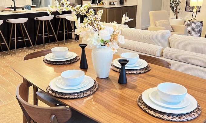 Pumpkin Center Casa | Luxurious 2BR/2BA Modern Getaway in Bakersfield