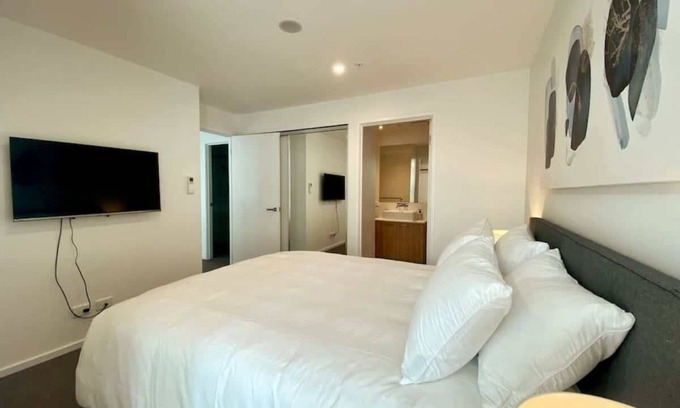 Adelaide Central Business District Apartamento | Luxurious 2BR Apt in Adelaide CBD with Pool-Gym-BBQ