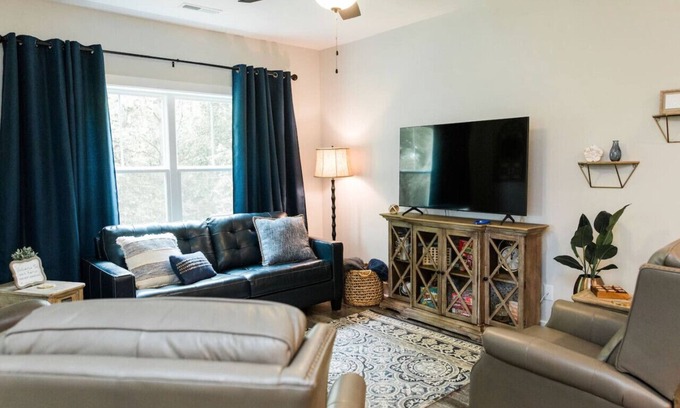 Forest Condominio | Luxurious 2BR Condo with Private Outdoor Patio