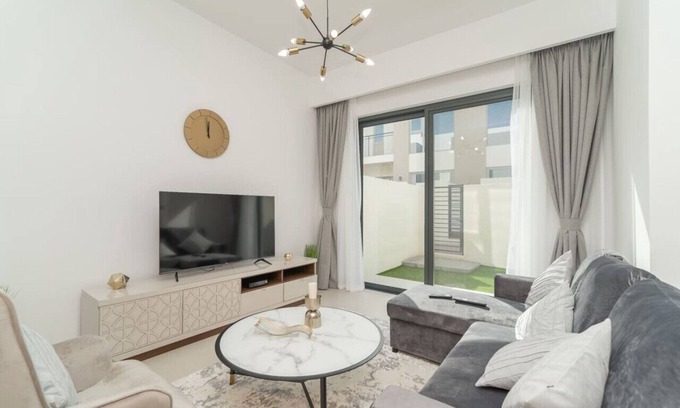 Dubai Casa | Luxurious 3 BR with Maid Room in Arabian Ranches 2