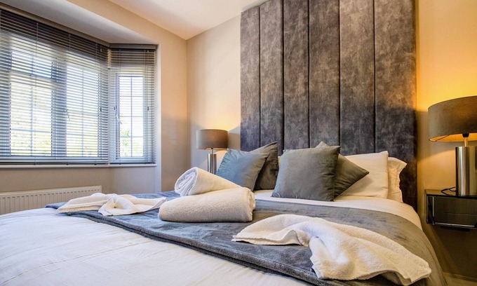 Watford Apartamento | Luxurious 3-Bed Apartment with Netflix and Wifi in Northwood
