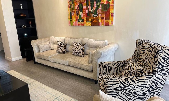 Kirkos Apartamento | Luxurious 3-bedroom apartment with WiFi in Bole Addis