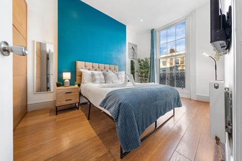 Kensington Apartamento | Luxurious 3 Bedroom Flat with Balcony in Kensington for 7 Next to Station Near Harrods