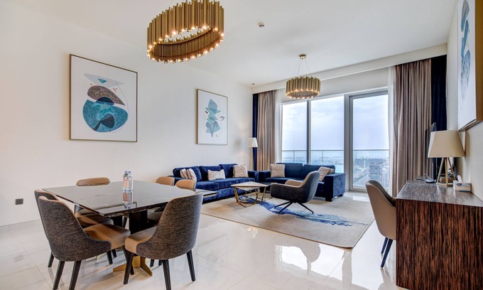 Dubai Media City Casa | Luxurious 3-bedroom Getaway at Avani+ Palm View Dubai Hotel & Suites