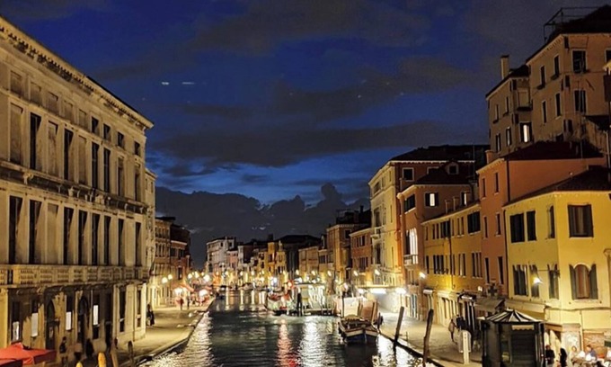 Cannaregio Apartamento | Luxurious 300 sqm Apartment with Canal View in Cannaregio