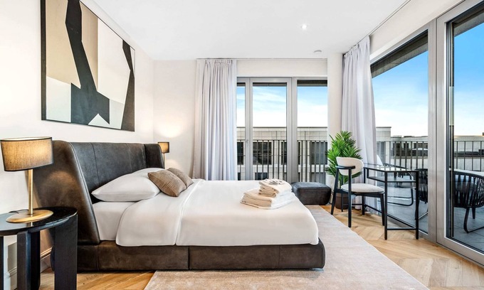 Gasperich Apartamento | Luxurious 3BR Apt with Jacuzzi in Central Lux