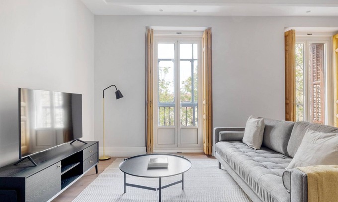 Barrio de La Latina Apartamento | Luxurious 3BR in Palacio, in the heart of Madrid, by Blueground