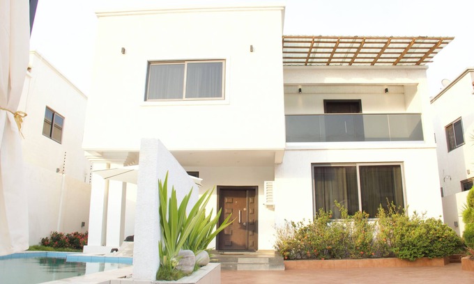 Santeo Casa | Luxurious 4-bedroom Ensuite Trassaco Home with Outdoor Pool