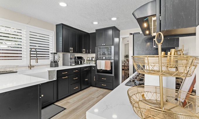 Antelope Casa | Luxurious 4-bedroom home located in Antelope near golf courses & cherry island