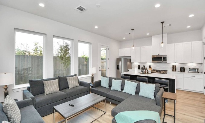 North Houston Apartamento | Luxurious 4-BR in the City 15 min to Downtown