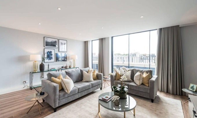 Kensington Apartamento | Luxurious 4BD Duplex Apartment in Earls Court with Terrace!