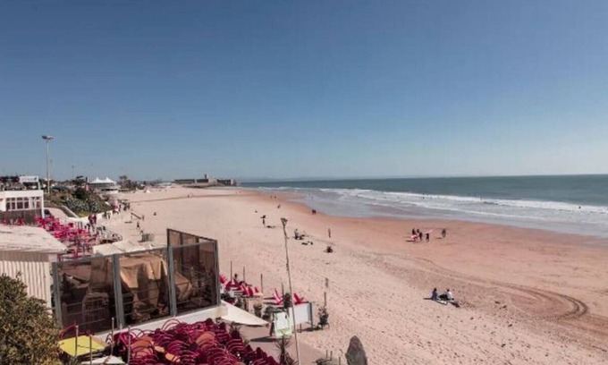 Carcavelos Apartamento | Luxurious 4Bedroom Apartment with Terrace & Sea Views,100m from Carcavelos Beach